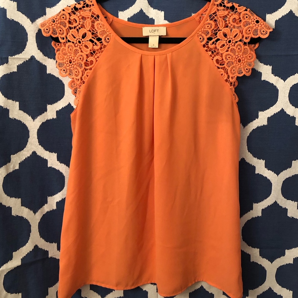 LOFT work blouse w/lace detail sleeves